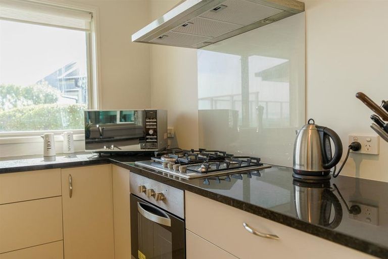 Photo of property in 19 The Brae, Mount Pleasant, Christchurch, 8081