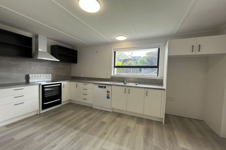 Photo of property in 83 Awanui Street, Merrilands, New Plymouth, 4312