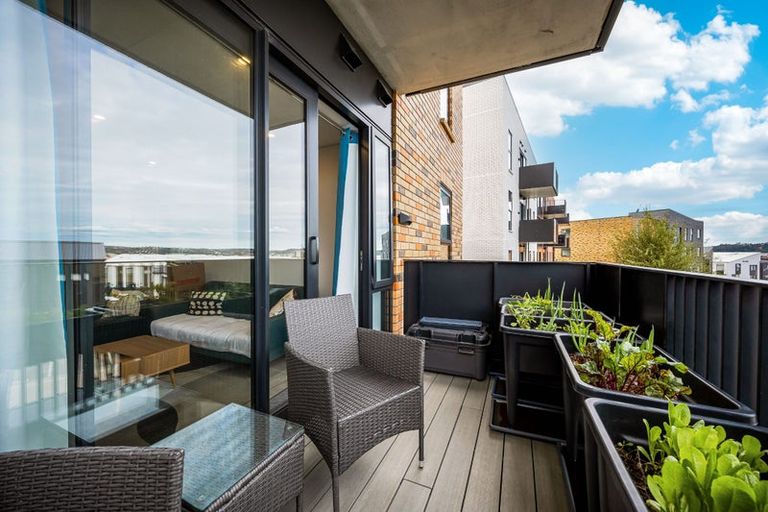 Photo of property in 107/2 Rauroa Lane, Hobsonville, Auckland, 0616