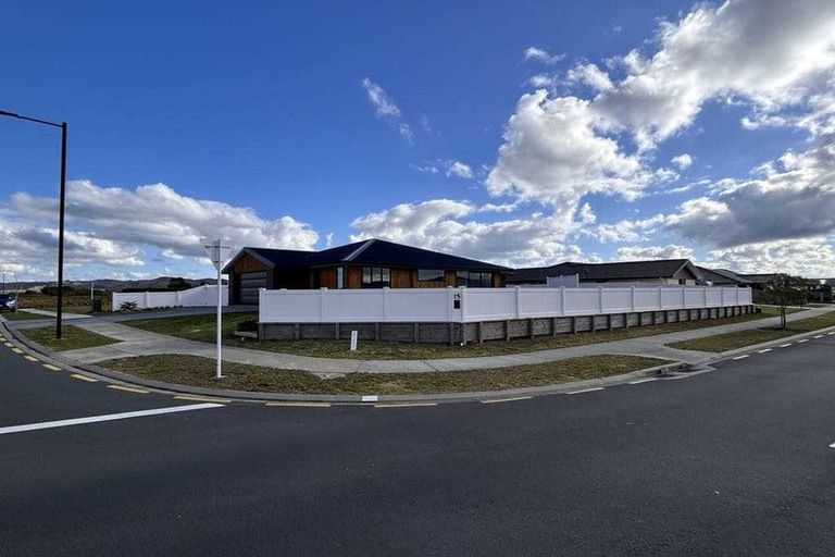 Photo of property in 15 Saint Michael Crescent, One Tree Point, 0118