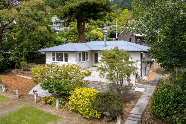 Photo of property in 40 Jocelyn Crescent, Pinehaven, Upper Hutt, 5019