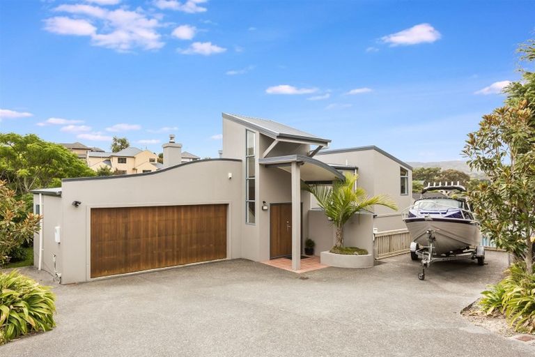 Photo of property in 18 Petrel Lane, Whitby, Porirua, 5024