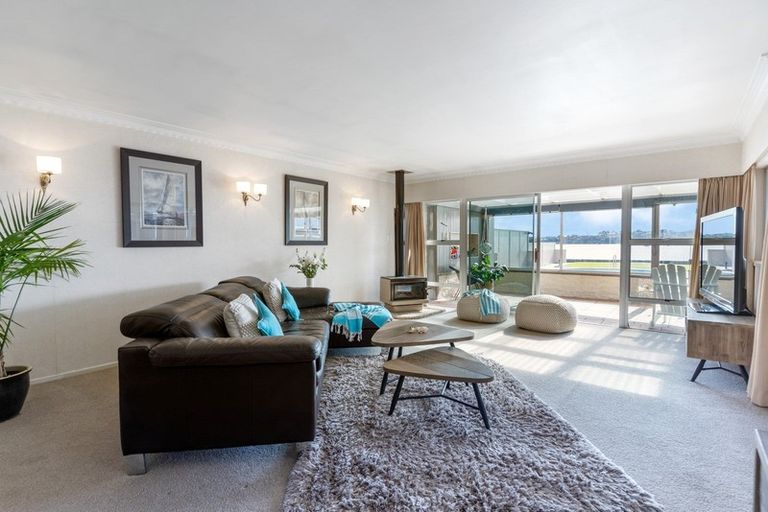 Photo of property in 6 Musick Point Road, Bucklands Beach, Auckland, 2012