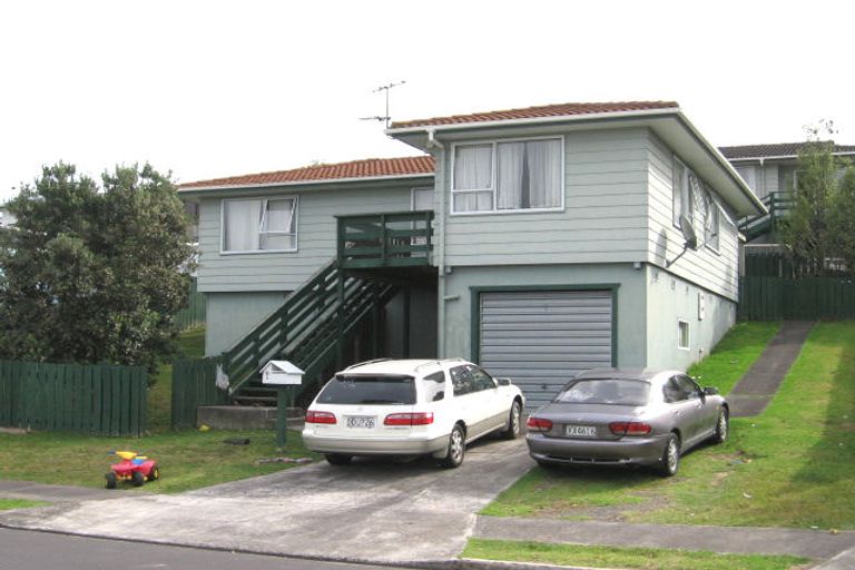 Photo of property in 2/30 Elizabeth Drive, West Harbour, Auckland, 0618
