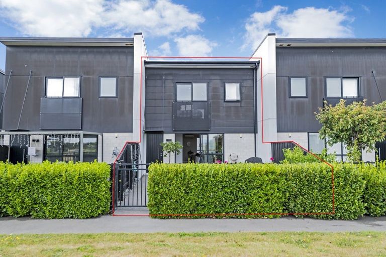 Photo of property in 18 Brian Keogh Lane, Wigram, Christchurch, 8025