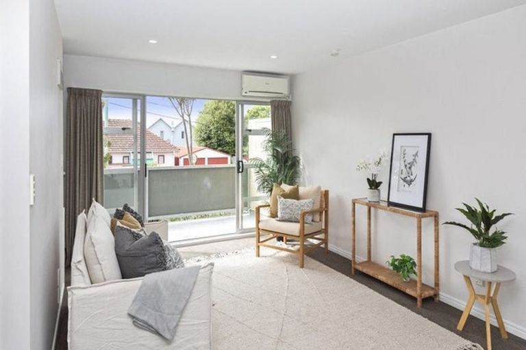 Photo of property in 132 Purchas Street, Edgeware, Christchurch, 8013