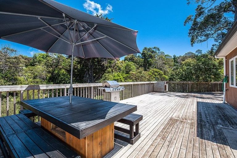 Photo of property in 1143a Whangaparaoa Road, Tindalls Beach, Whangaparaoa, 0930