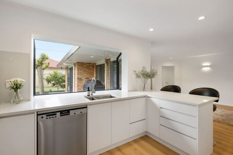 Photo of property in 9 Suncrest Drive, West Harbour, Auckland, 0618