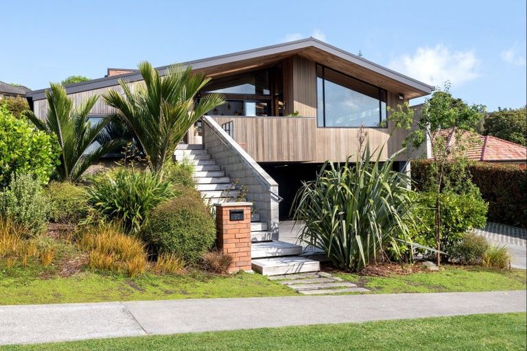 Photo of property in 60 Parkhill Road, Mellons Bay, Auckland, 2014