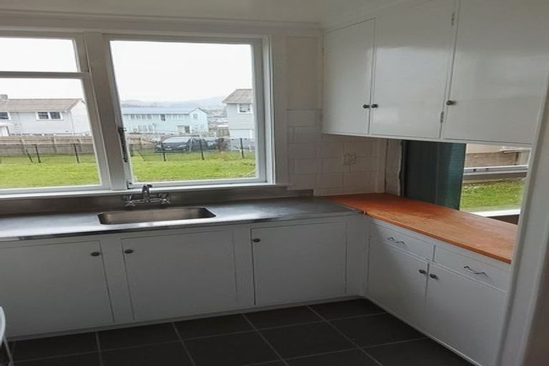 Photo of property in 73-75a Hereford Street, Cannons Creek, Porirua, 5024
