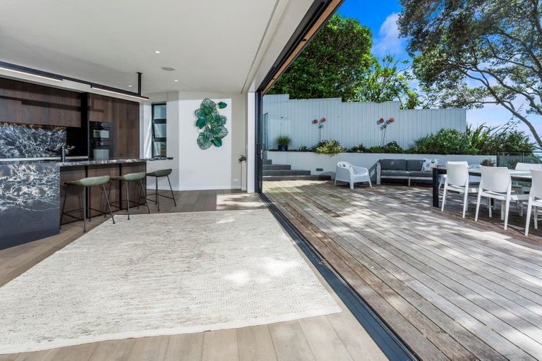 Photo of property in 2 Old Lake Road, Narrow Neck, Auckland, 0624