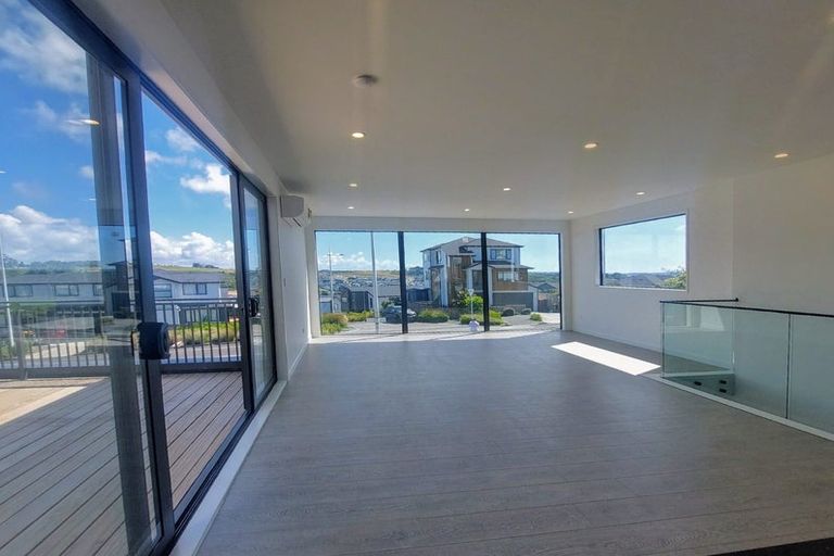 Photo of property in 22 Cavalli Road, Long Bay, Auckland, 0630