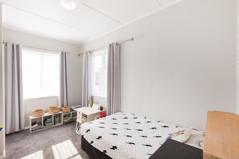 Photo of property in 35 Kauri Street, Roslyn, Palmerston North, 4414