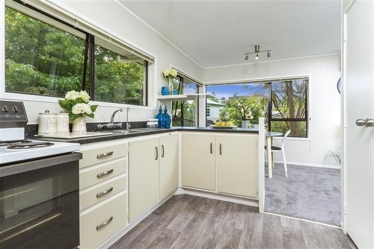 Photo of property in 2/21 Waiau Street, Torbay, Auckland, 0630