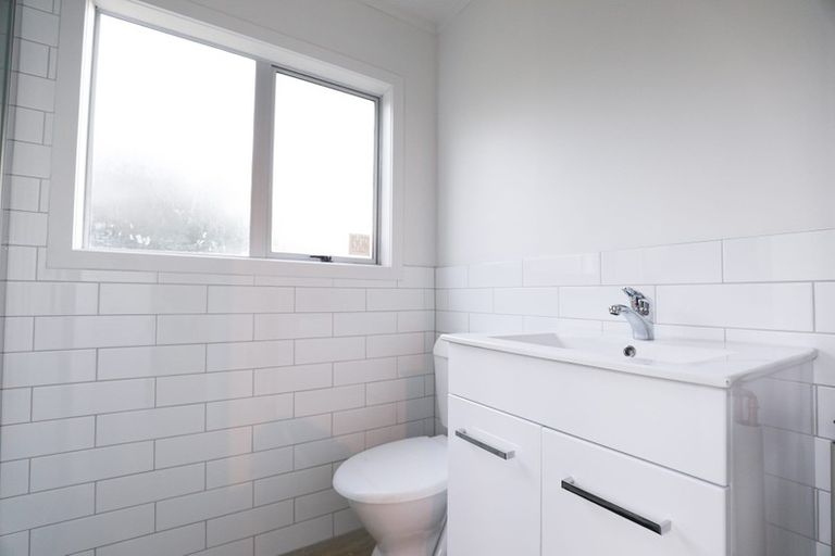 Photo of property in 6 Balwyn Place, Clendon Park, Auckland, 2103