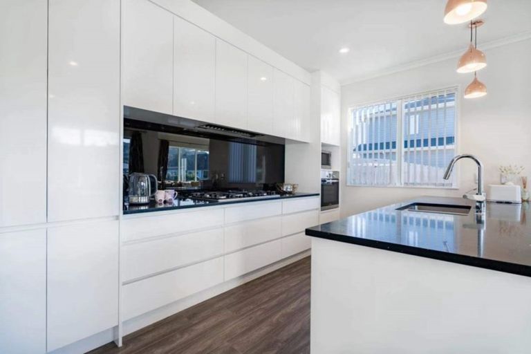 Photo of property in 2 Will Street, Huapai, Kumeu, 0810