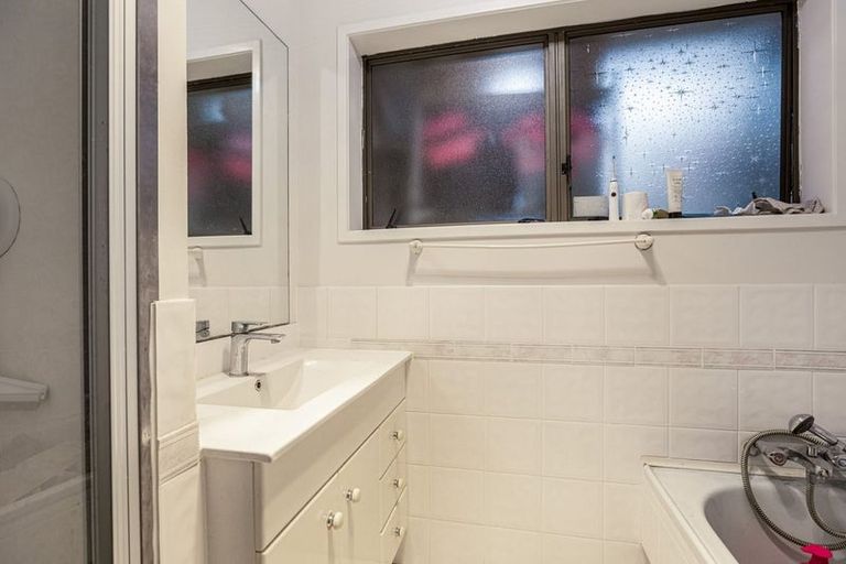 Photo of property in 11 Jillteresa Crescent, Half Moon Bay, Auckland, 2012