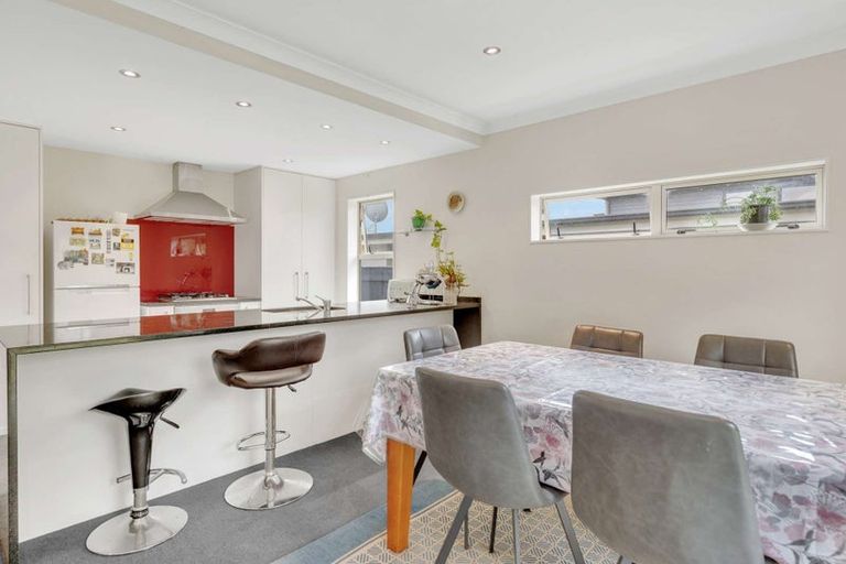 Photo of property in 12 Ruru Place, Levin, 5510