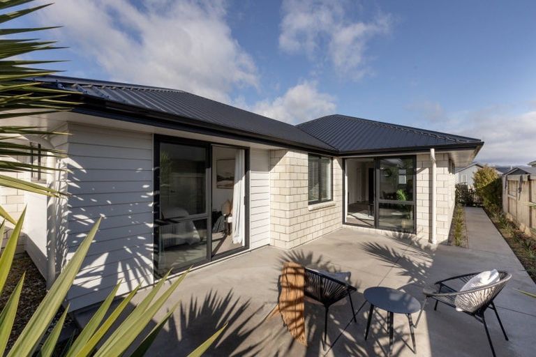 Photo of property in 27 Silver Fern Lane, Papamoa, 3118