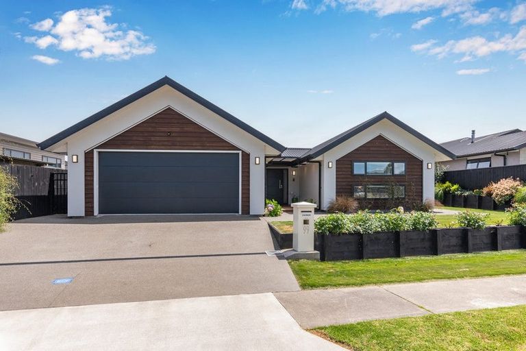 Photo of property in 99 The Drive, Paraparaumu Beach, Paraparaumu, 5032