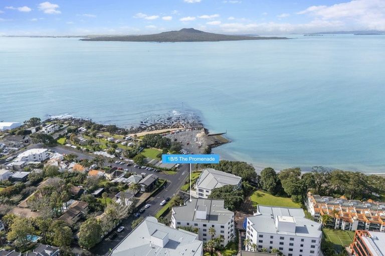 Photo of property in 1b/5 The Promenade, Takapuna, Auckland, 0622