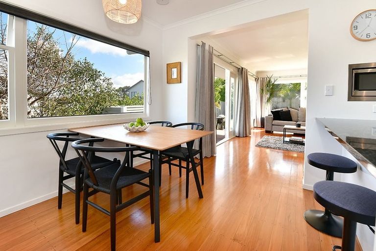 Photo of property in 2 Carento Way, Stanmore Bay, Whangaparaoa, 0932
