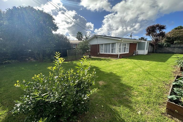 Photo of property in 1/663 Te Atatu Road, Te Atatu Peninsula, Auckland, 0610