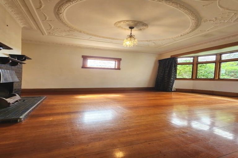 Photo of property in 9 Vennell Street, Brooklyn, Wellington, 6021