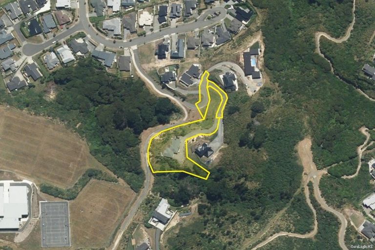 Photo of property in 2 Hauroko Glen, Aotea, Porirua, 5024