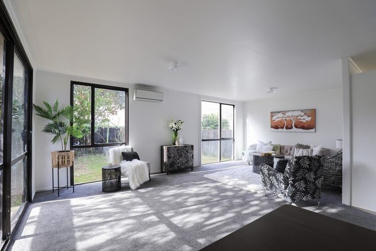 Photo of property in 4/7 Barneys Farm Road, Clendon Park, Auckland, 2103