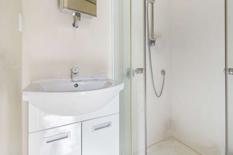 Photo of property in 1/41 Challen Close, Conifer Grove, Takanini, 2112