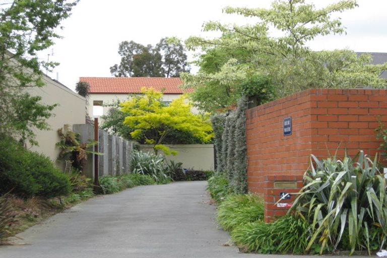 Photo of property in 4a Chateau Drive, Burnside, Christchurch, 8053