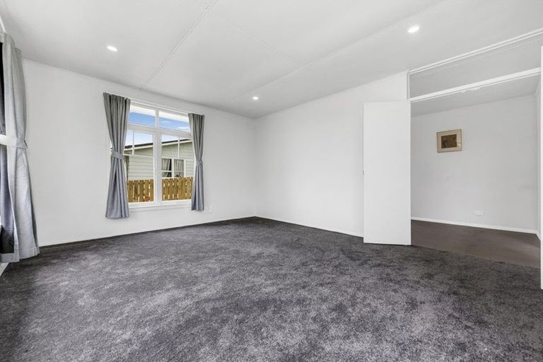 Photo of property in 56 Kemble Close, Mangere, Auckland, 2022