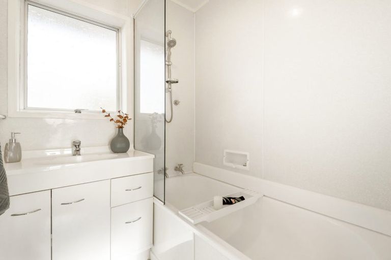 Photo of property in 2/110 Hillside Road, Glenfield, Auckland, 0627