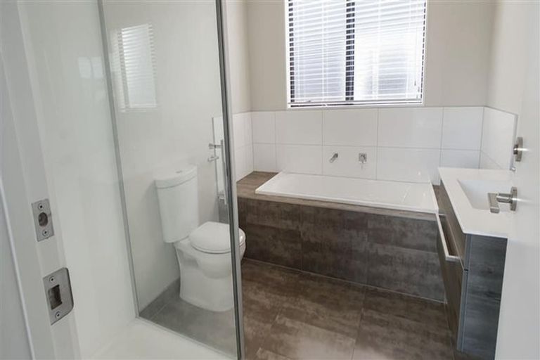 Photo of property in 5 Liquidambar Drive, Hobsonville, Auckland, 0616