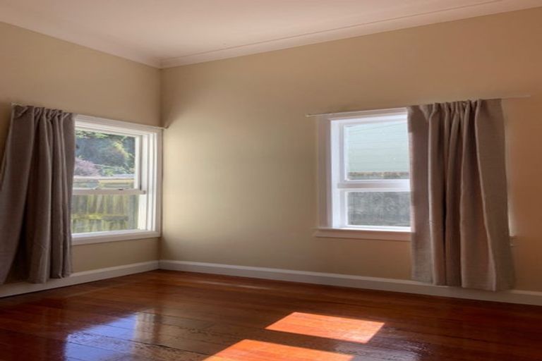 Photo of property in 26 Derwent Street, Island Bay, Wellington, 6023