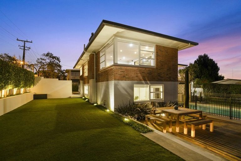 Photo of property in 104 Aberdeen Road, Campbells Bay, Auckland, 0620