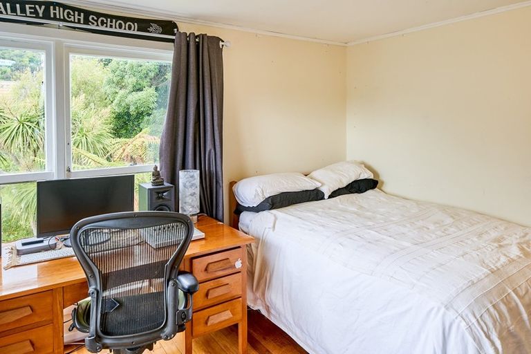 Photo of property in 53 Pukatea Street, Eastbourne, Lower Hutt, 5013