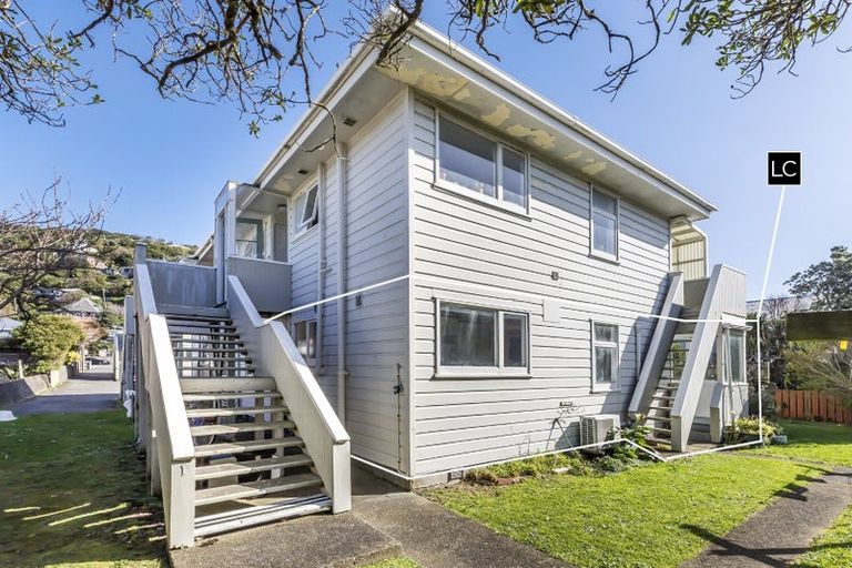 Photo of property in 3/139 Queens Drive, Lyall Bay, Wellington, 6022