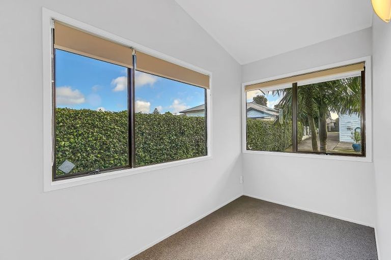 Photo of property in 18a Alberta Street, Point Chevalier, Auckland, 1022