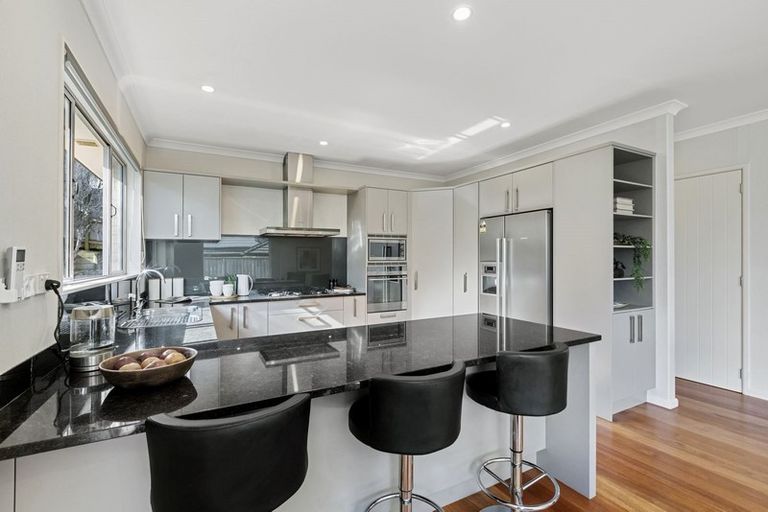 Photo of property in 12 Bur Oak Terrace, Schnapper Rock, Auckland, 0632