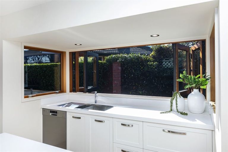 Photo of property in 114b Memorial Avenue, Burnside, Christchurch, 8053