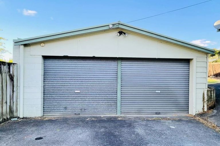 Photo of property in 72 Kaipatiki Road, Glenfield, Auckland, 0629