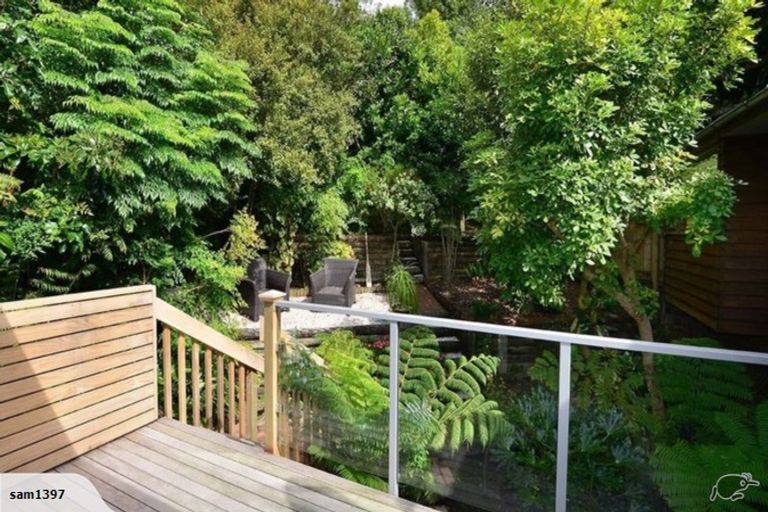 Photo of property in 2/72 Lake Road, Northcote, Auckland, 0627