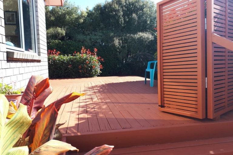 Photo of property in 6 Riverside Drive, Waiuku, 2123