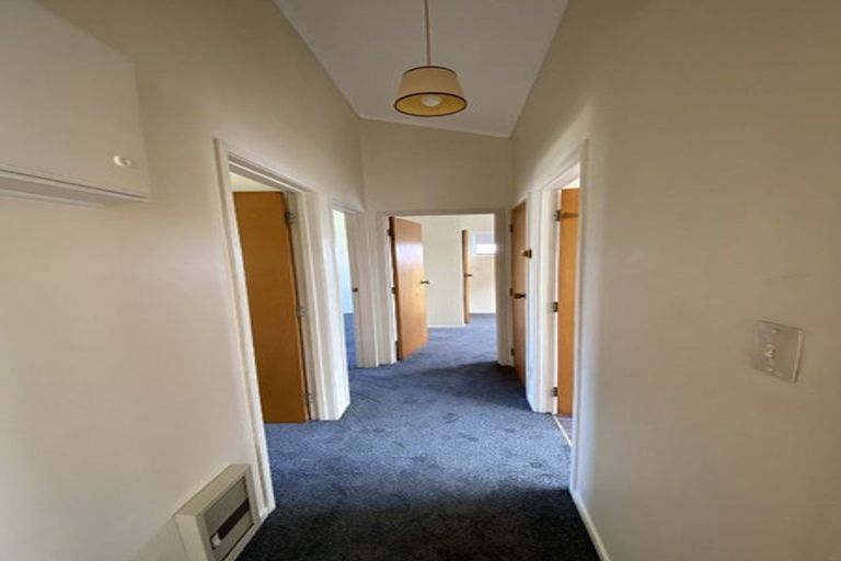 Photo of property in 1/6 Clare Place, Glenfield, Auckland, 0629