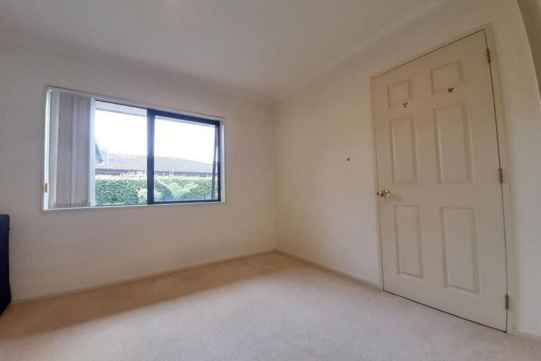 Photo of property in 3/72 Swanson Road, Henderson, Auckland, 0610