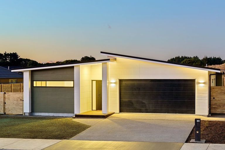 Photo of property in 166 Karuhiruhi Street, Waikanae, 5036