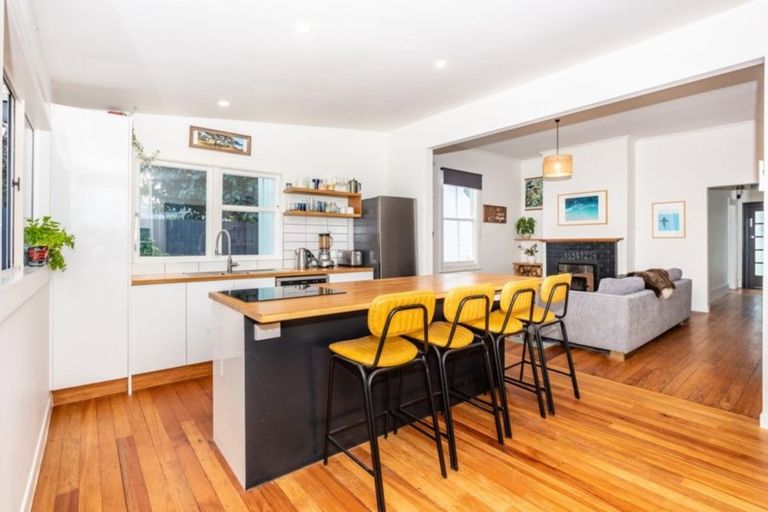 Photo of property in 8 Root Street, Gisborne, 4010