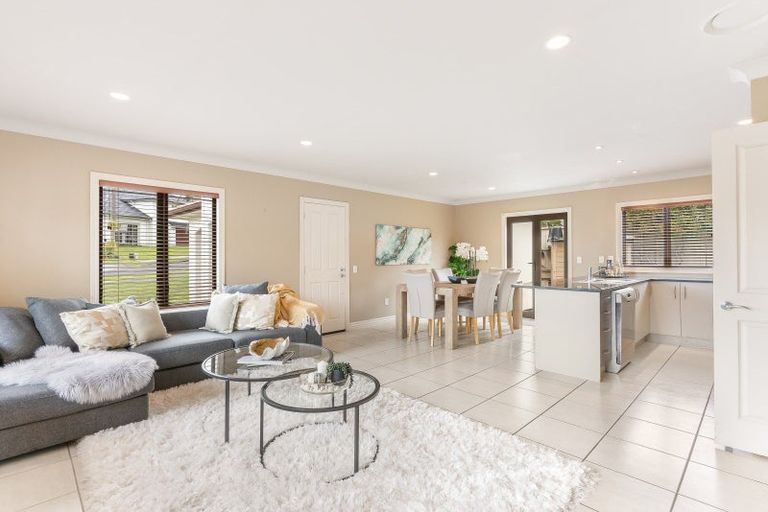 Photo of property in 11 Dunvegan Rise, East Tamaki Heights, Auckland, 2016